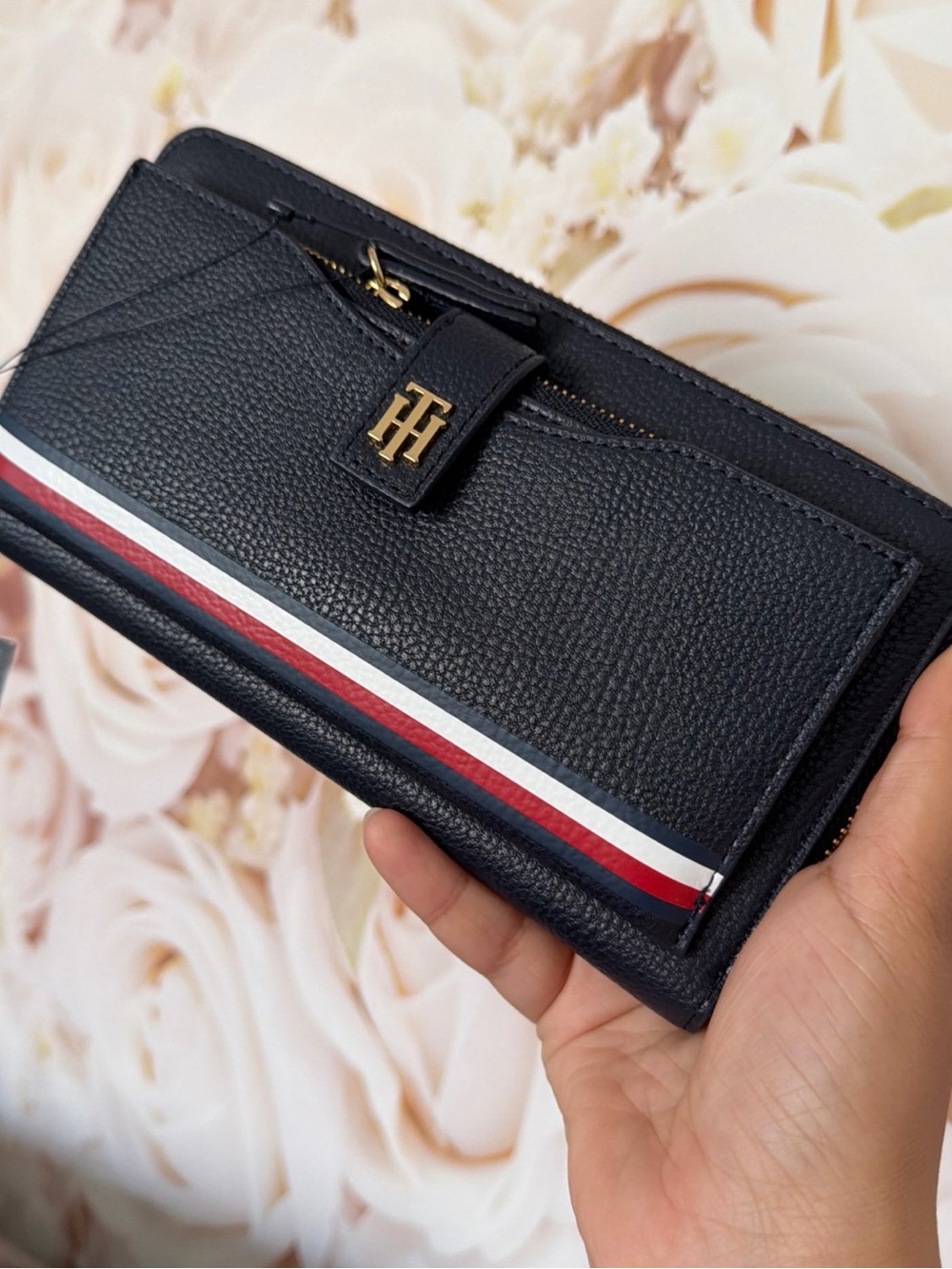 New zip arrond Tommy Hilfiger Navy Card Holder with Signature gold logo
